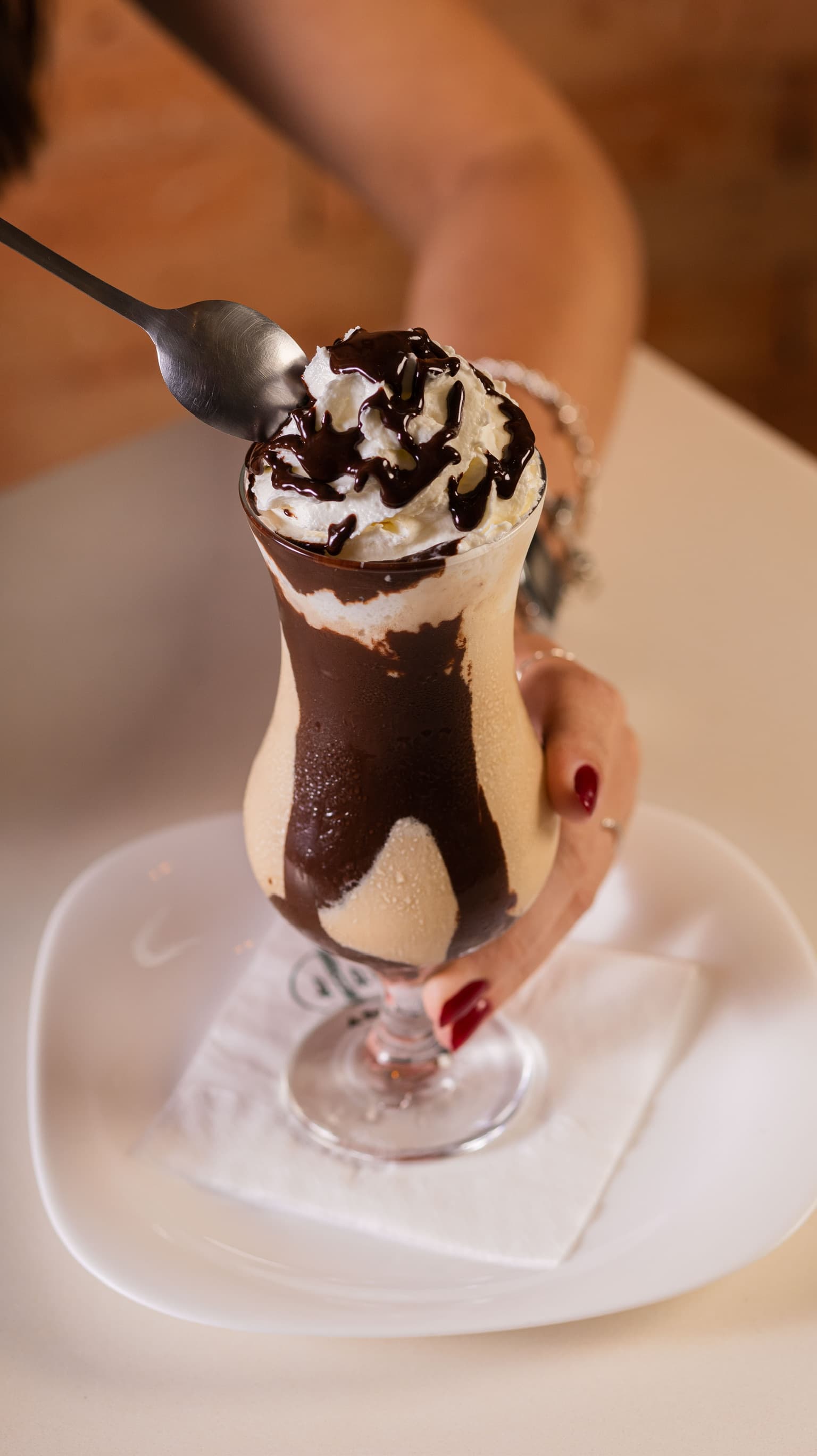 Na compra de qualquer item da Cafeteria e Petit gateau, ganhe 50% off no segundo item de menor ou igual valor. · foto 2 de 5