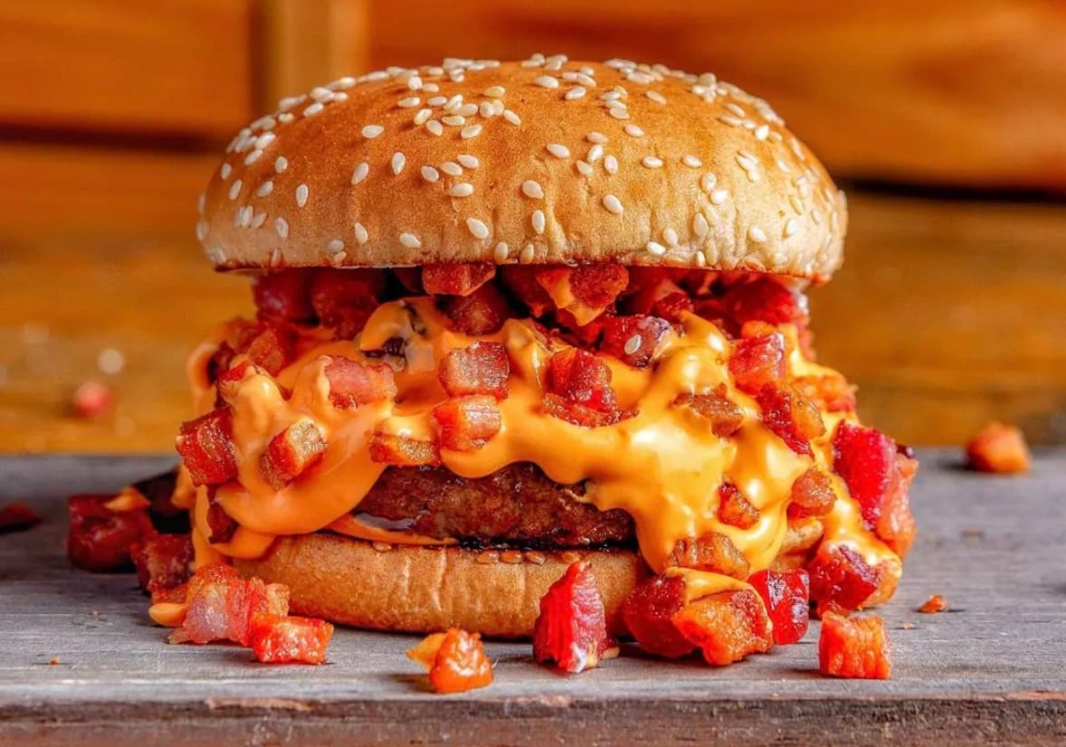 Na compra de qualquer burguer, ganhe o 2º de igual ou menor valor!