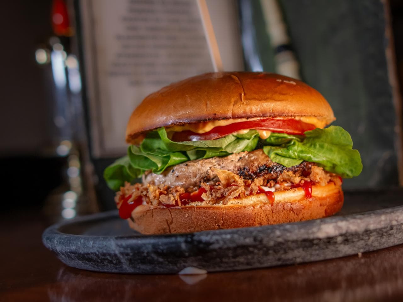 Na compra de um burger, seu acompanhante ganha outro de igual ou menor valor! · foto 3 de 3